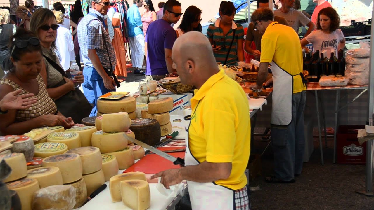 Thursday market in San Pantaleo