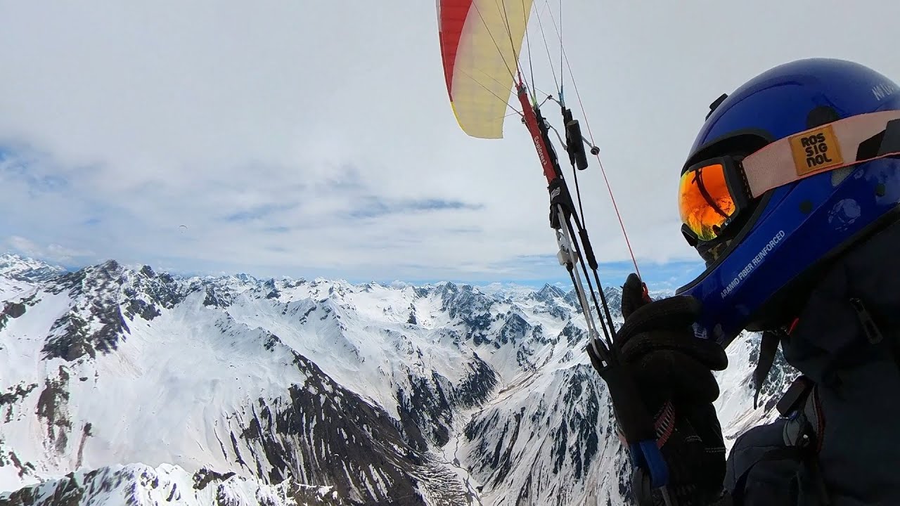 Fanas paraglider highway