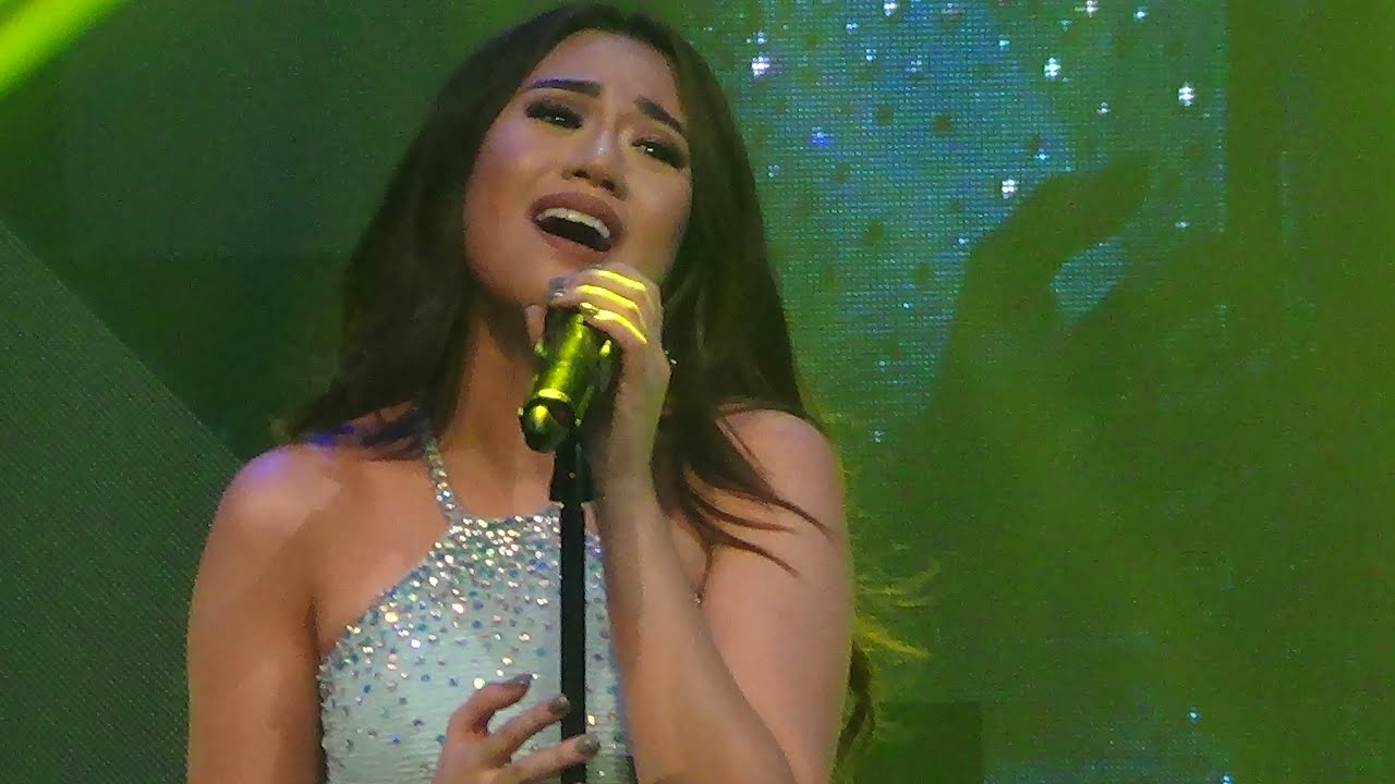 MORISSETTE  AMON - A Moment Like This (Morissette at The Music Museum)