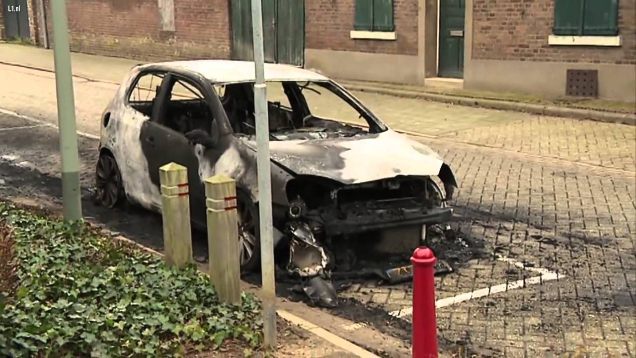 Autobranden in Maasniel