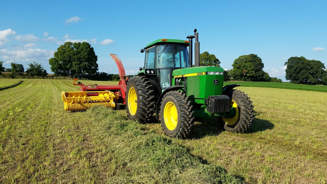 Chopping Hay! With John Deere 4055 & New Holland FP230 Chopper