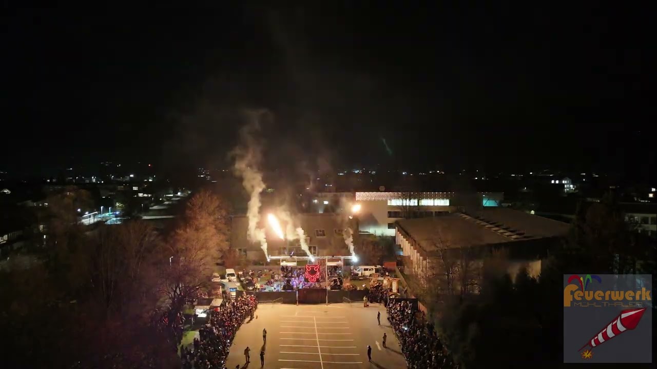 Flammenshow zur Maskenausstellung der Seinihonsa Koasapass