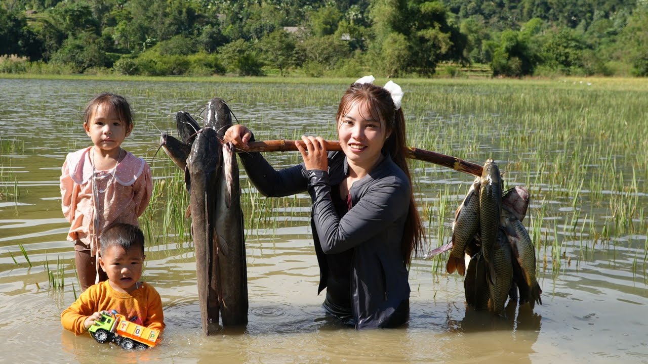 30 day and night journey, catching fish, trapping fish, bringing fish to market to sell - cooking