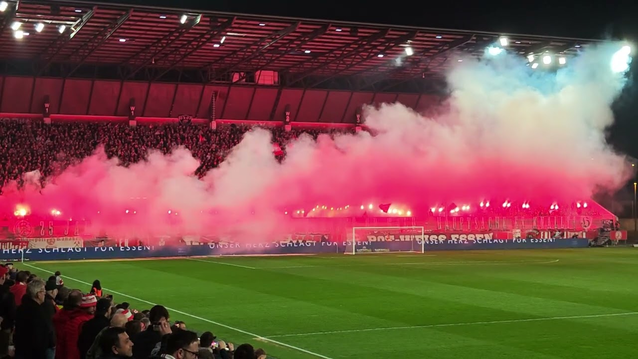 Rot-Weiss Essen gegen Waldhof Mannheim - 25 Jahre AGE Pyroshow (04.03.26)