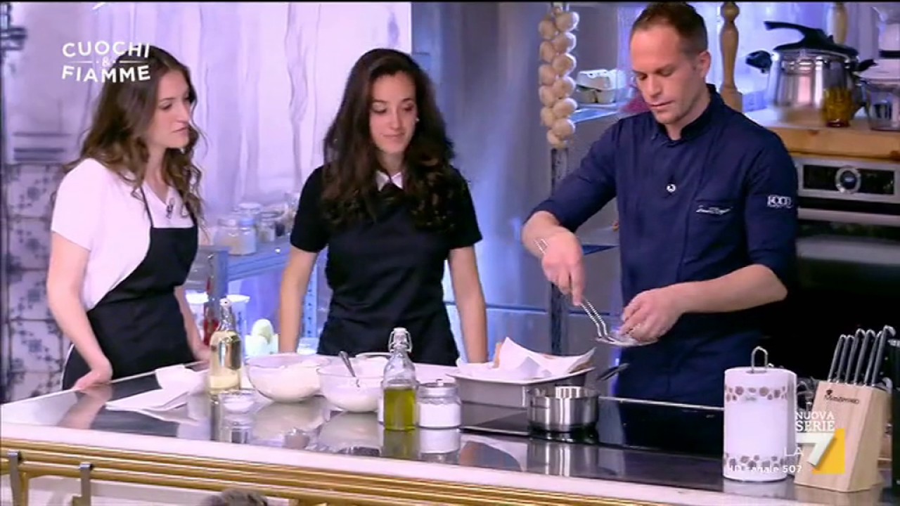 Uovo pastellato con il cuore fluido