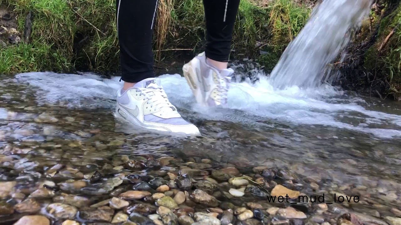 white nike air max 90 wet in stream