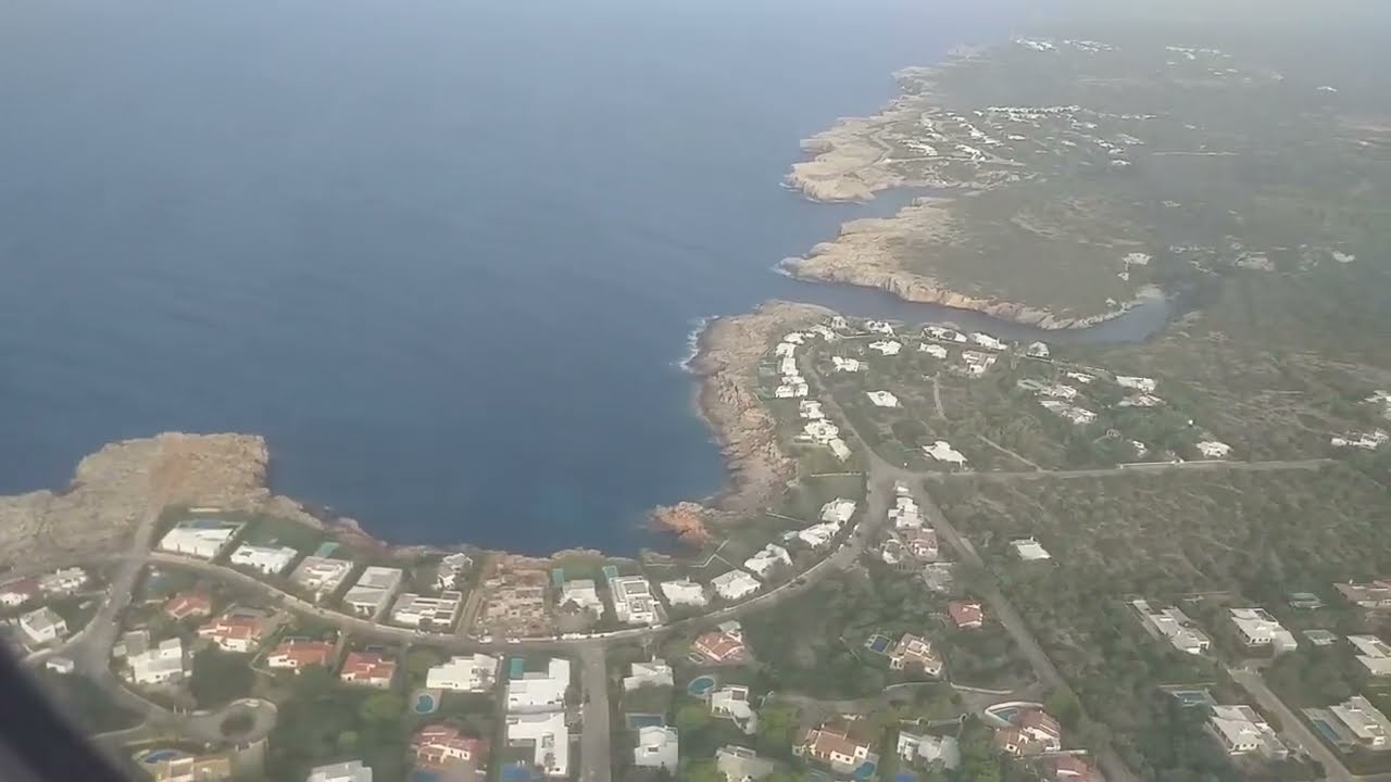 Approach and Landing at Mah&oacute;n Airport, Menorca  2019