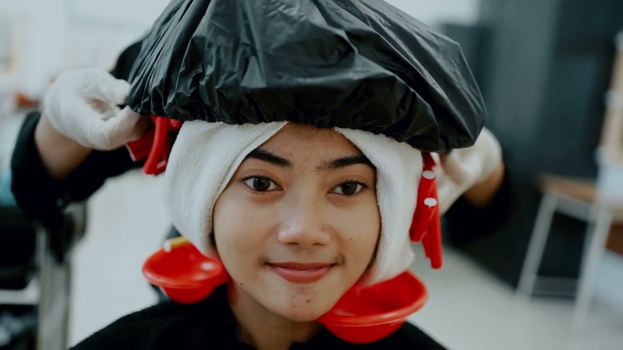 Keriting Rambut Desain Dalam Menghasilkan Penataan Rambut Finwood Wave || Tata Rias UNY