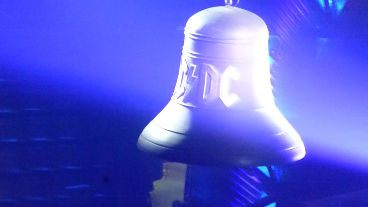 AC/DC (with Axl Rose) - Rock 'n' Roll Train/Hells Bells