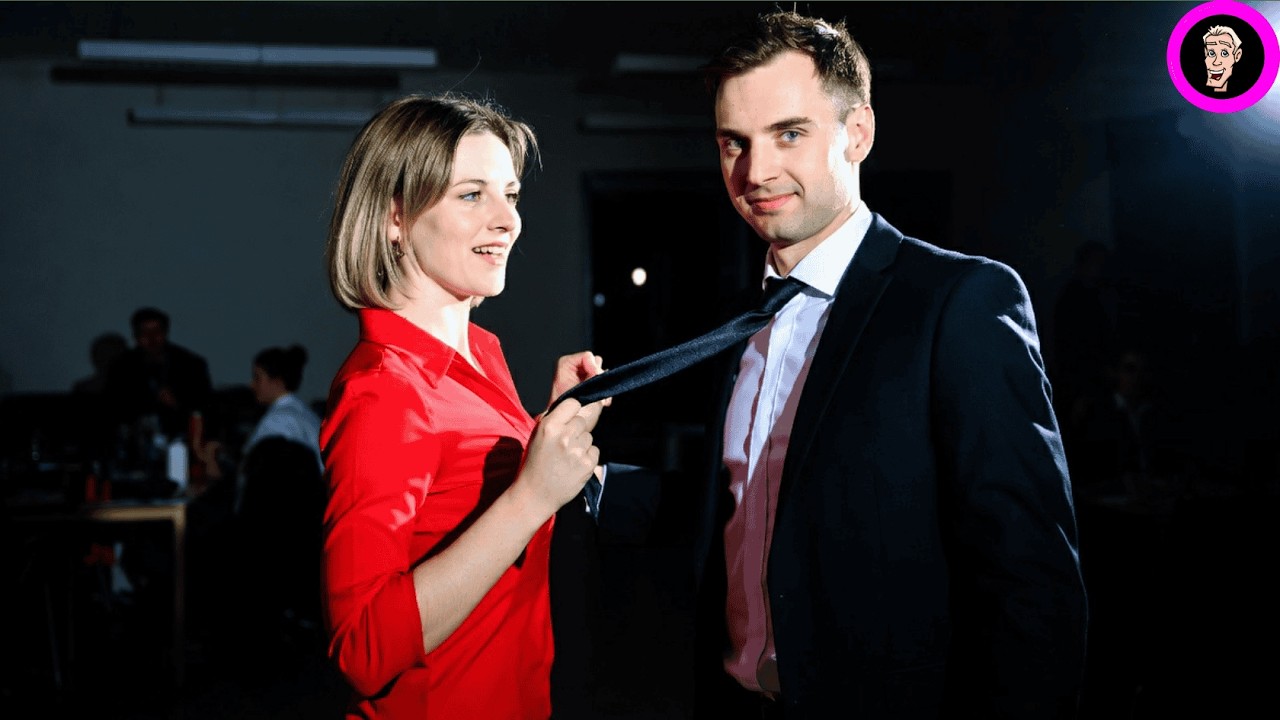 Auf der Party flirtete meine Frau schamlos–ihre Freundin sagte:„Deine Zeit ist vorbei