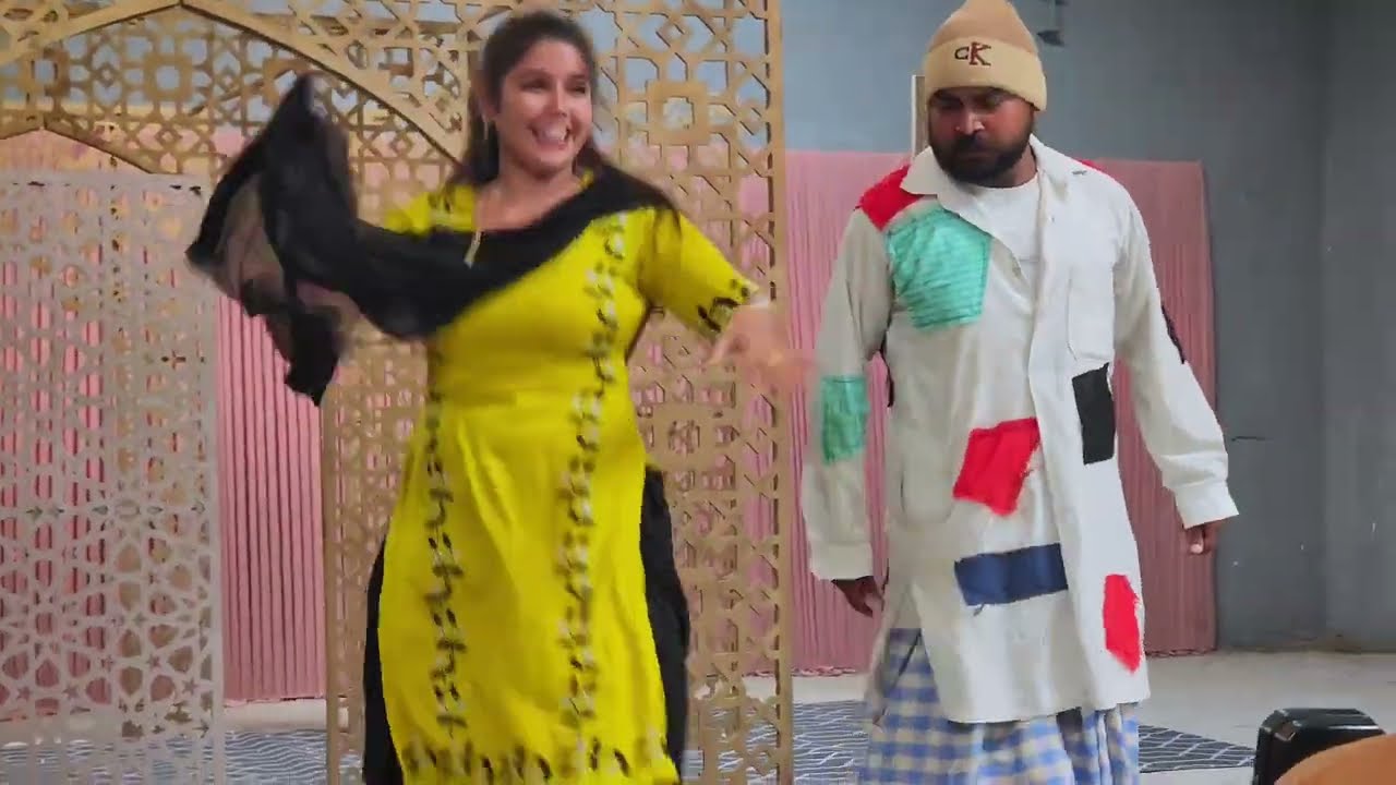 Lamba Lamba Ghunghat / Ajay Hooda / Kavita Joshi / Ak Changia & Amisha Poonia Performance