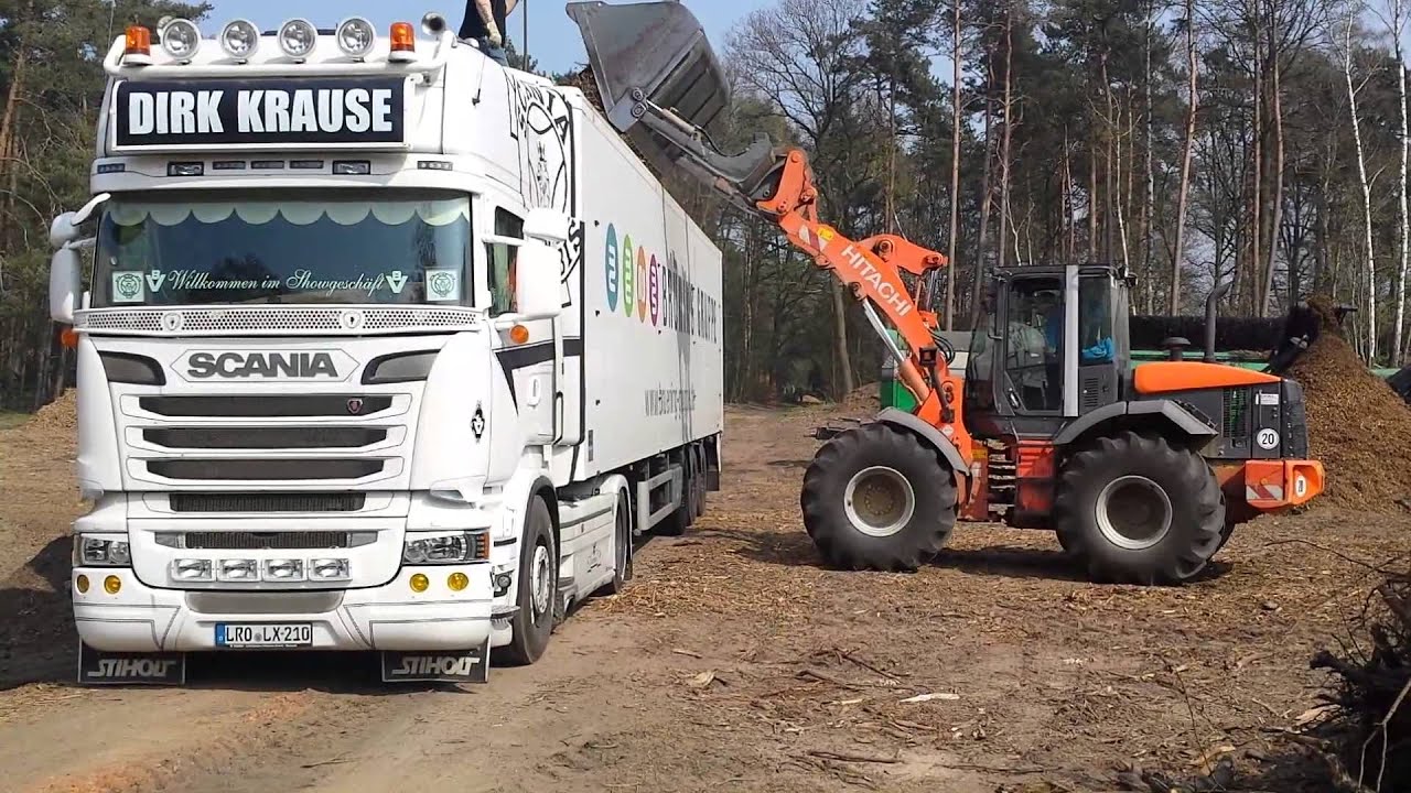Scania R620 V8 loading woodchips