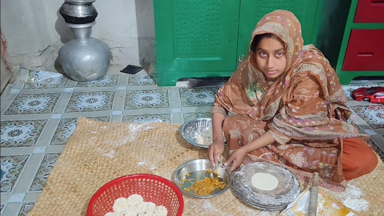 দেখুন ঘরের মধ্যে কি করে নুরজাহান?