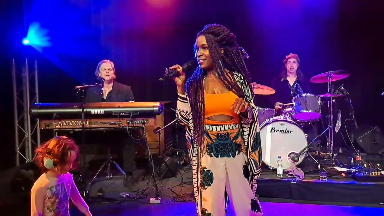 Shake Your Hips * Kat Riggins & Blues Revival, Theaterbakkerij