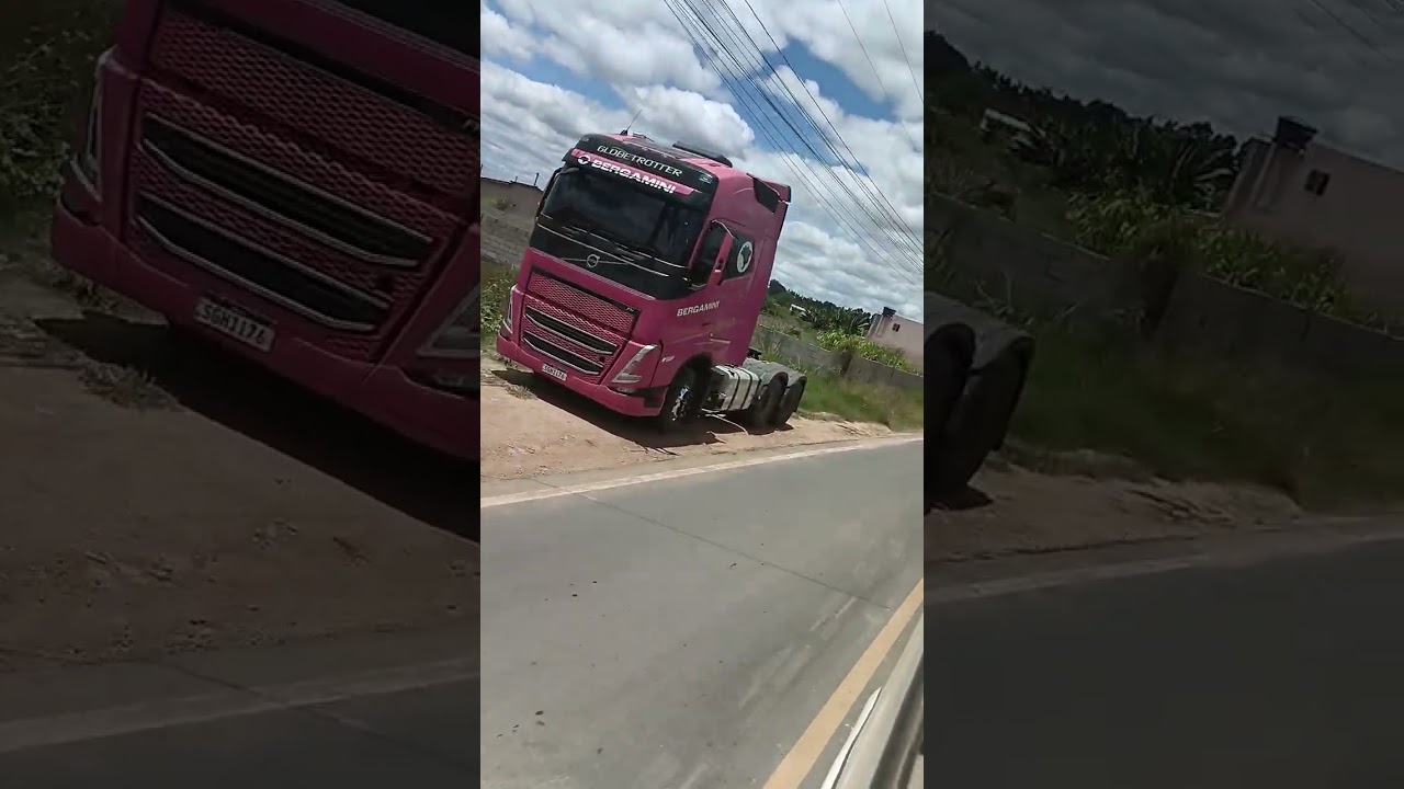 Pessoal eu tô morando na rua eu preciso tua ajuda pessoal me ajuda pelo pix para mim comprar uma cas