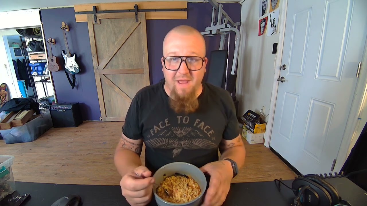 Nongshim ChamPong Spicy Seafood Ramen Noodle Review