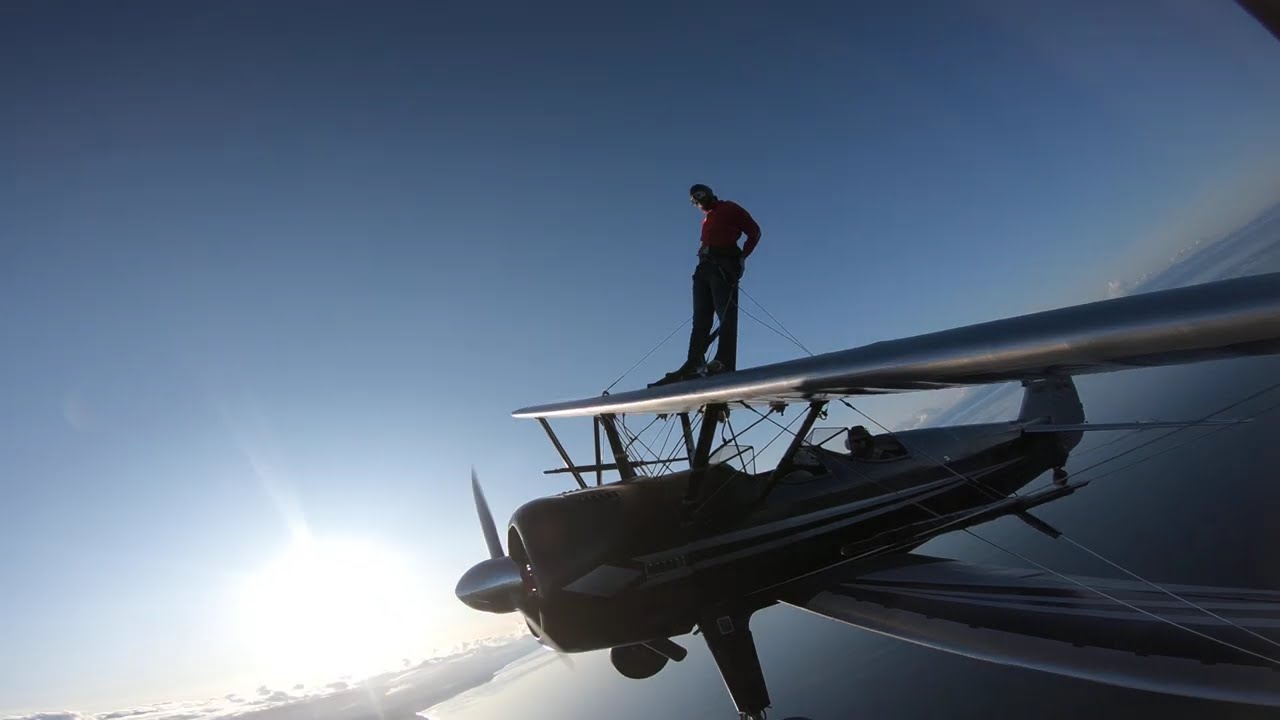Wingwalking! wing camera view - Wing walking