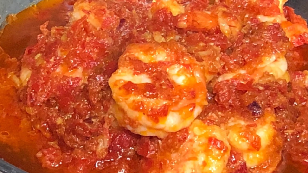Sambal (chilli paste) prawns