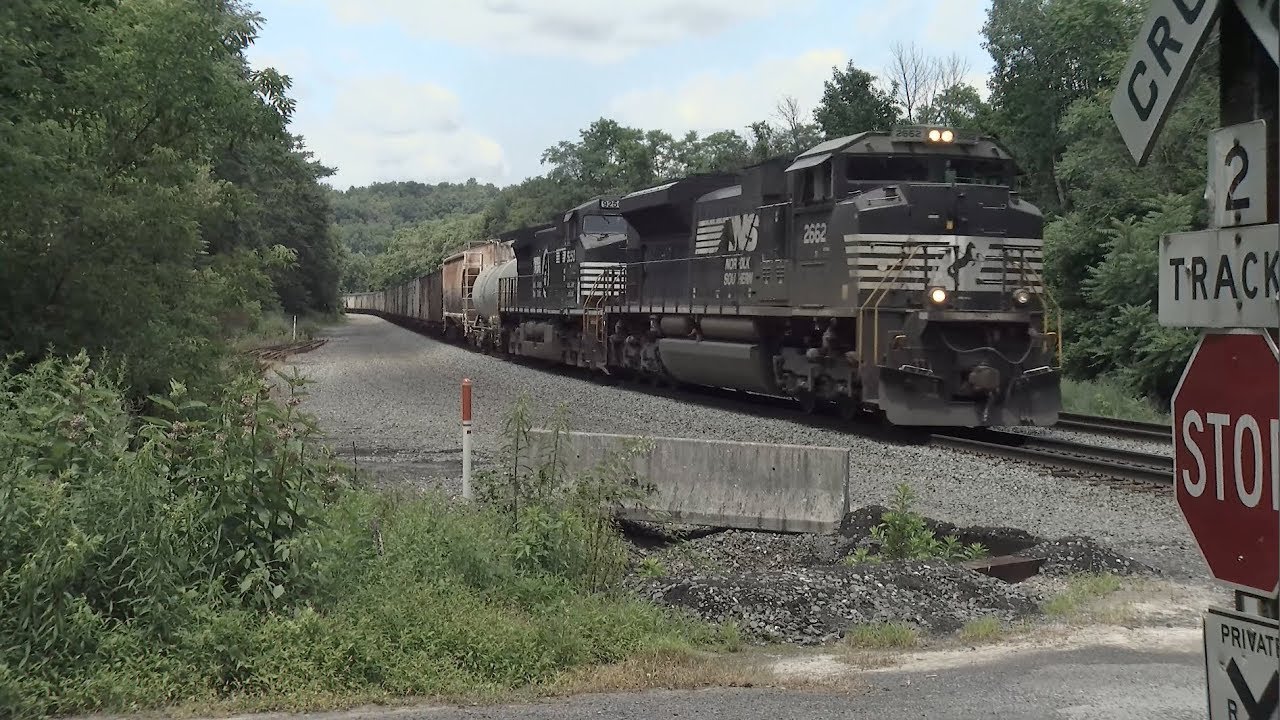 Missed it by *that* much:  Just another day along the Norfolk Southern Mainline (4K)