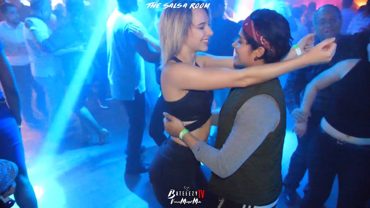 BRI & MELISSA Bachata Social Dance At THE SALSA ROOM