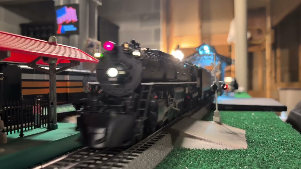 3-Rail Action: Lionel 2011 Milwaukee Road ALCo S-3 4-8-4 №261.