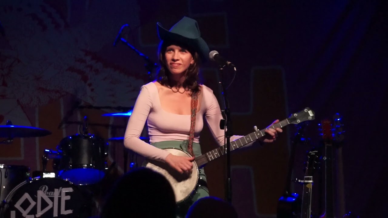 Angela Autumn - Faerie Song LIVE at Cat's Cradle