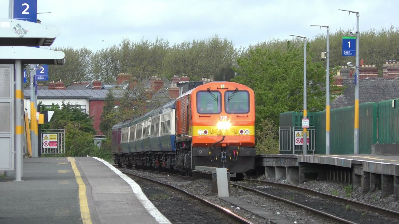 Retro Liveried Irish Diesel 201 Class Locomotive No.220 on the RPSI 'Sea Breeze' Railtour 27/04/2025