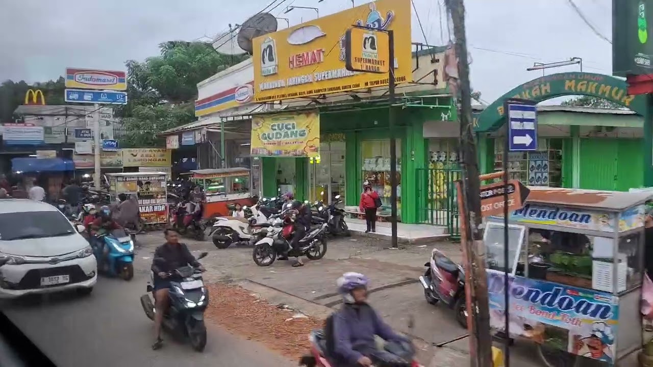Jalan Pasar kemis kabupaten Tangerang di sore hari 