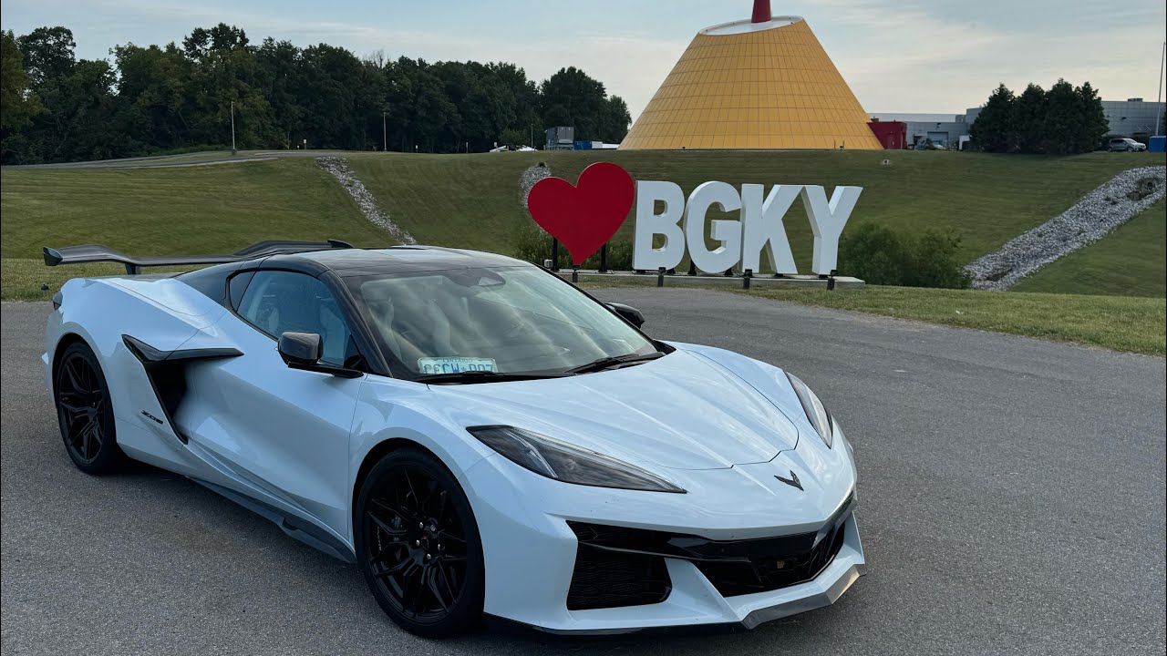 Touring down to the 2024 Corvette Caravan with 109 Corvettes from Ontario