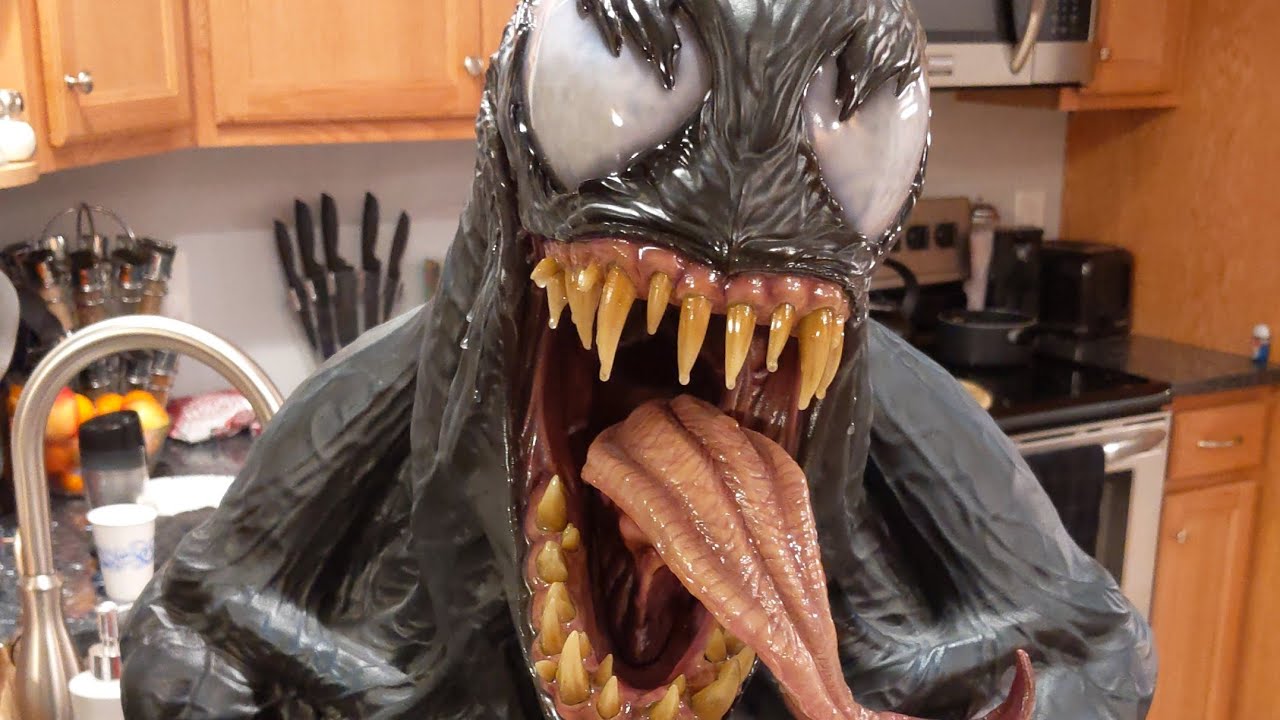 Life size Venom Bust Unboxing Sideshow Toys