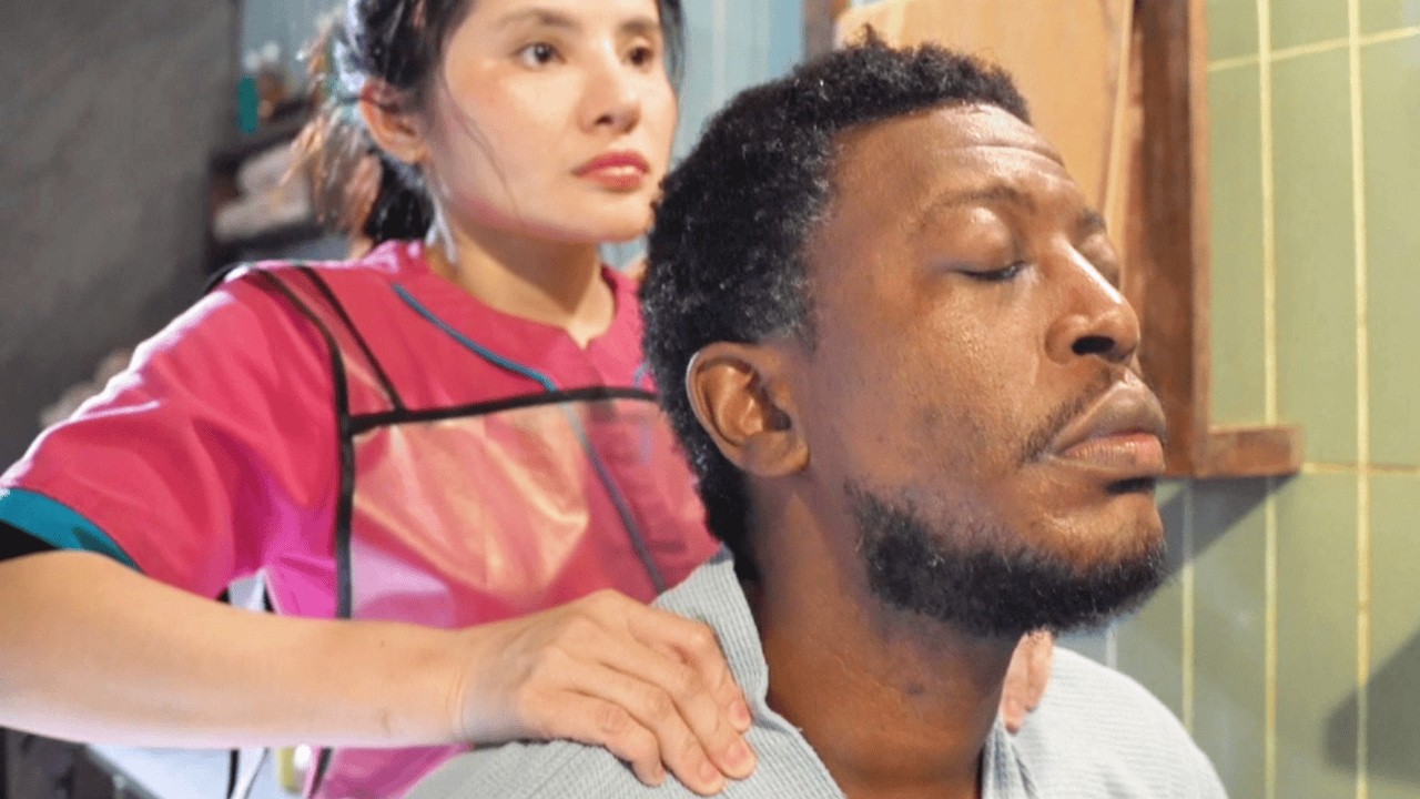 ASMR: Wet Korean Body Scrub, Shave & Massage – Full Service Lady Barber – Da Nang 🇻🇳