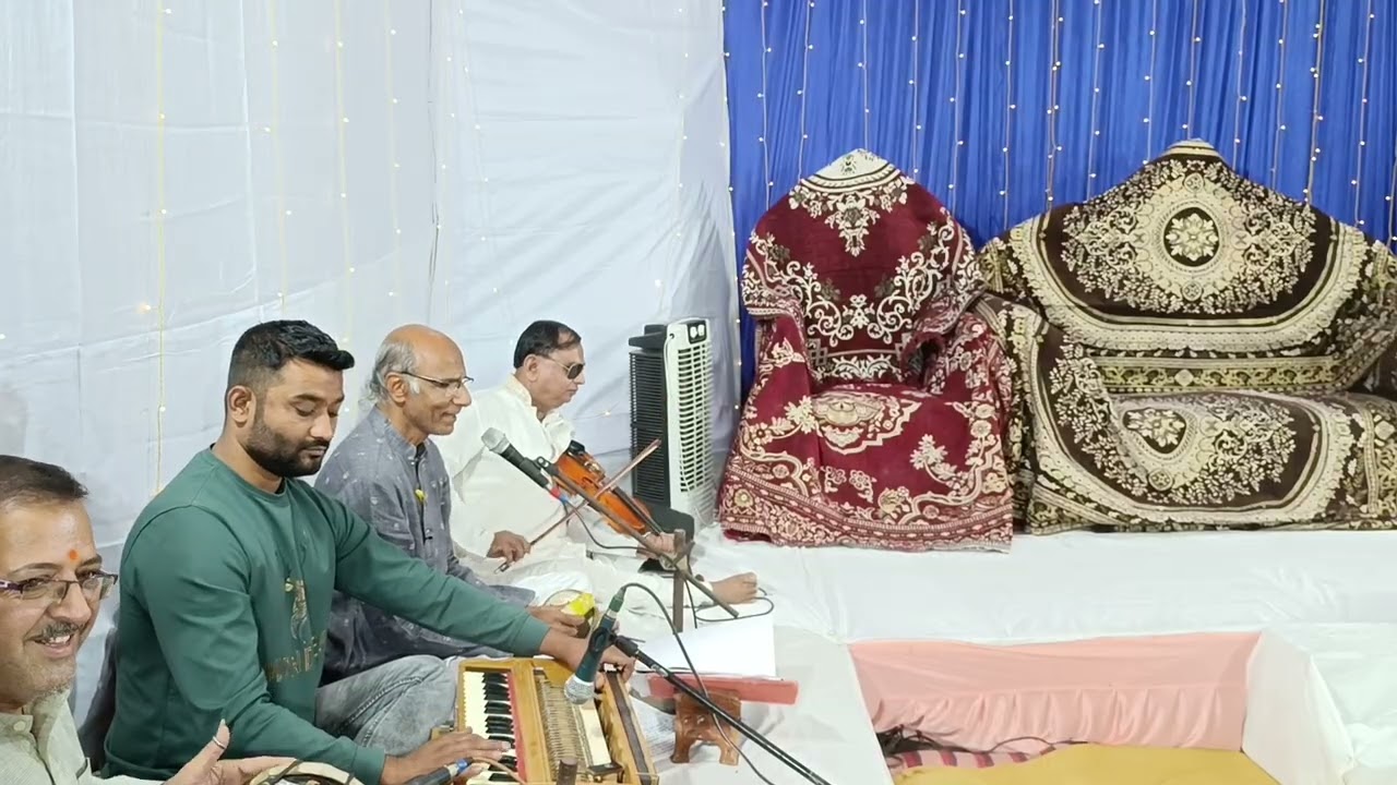 કાના આન બસો બૃદાબન મેં યે બસંત આઈ હૈ નઈ નઈ||pushtimarg Haveeli Sangit Kertan||
