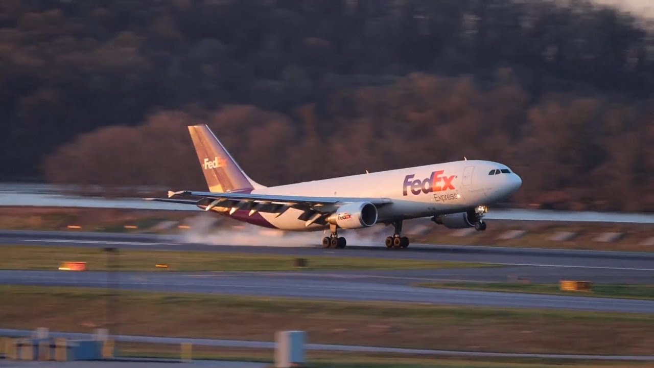 [4K] Planespotting at Harrisburg Int'l Airport! (KMDT)