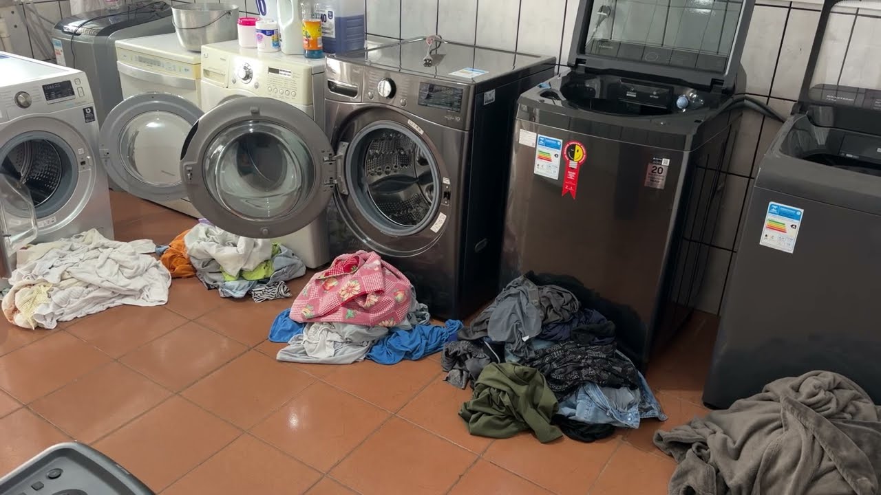 5 lavadoras em funcionamento 🧺