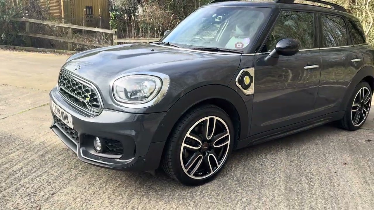 2019 (19) Mini Countryman Cooper SE Sport in Thunder Grey metallic. 