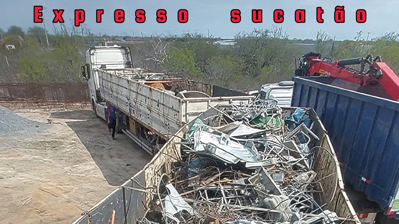 Rodoviário carregado de sucata no Expresso