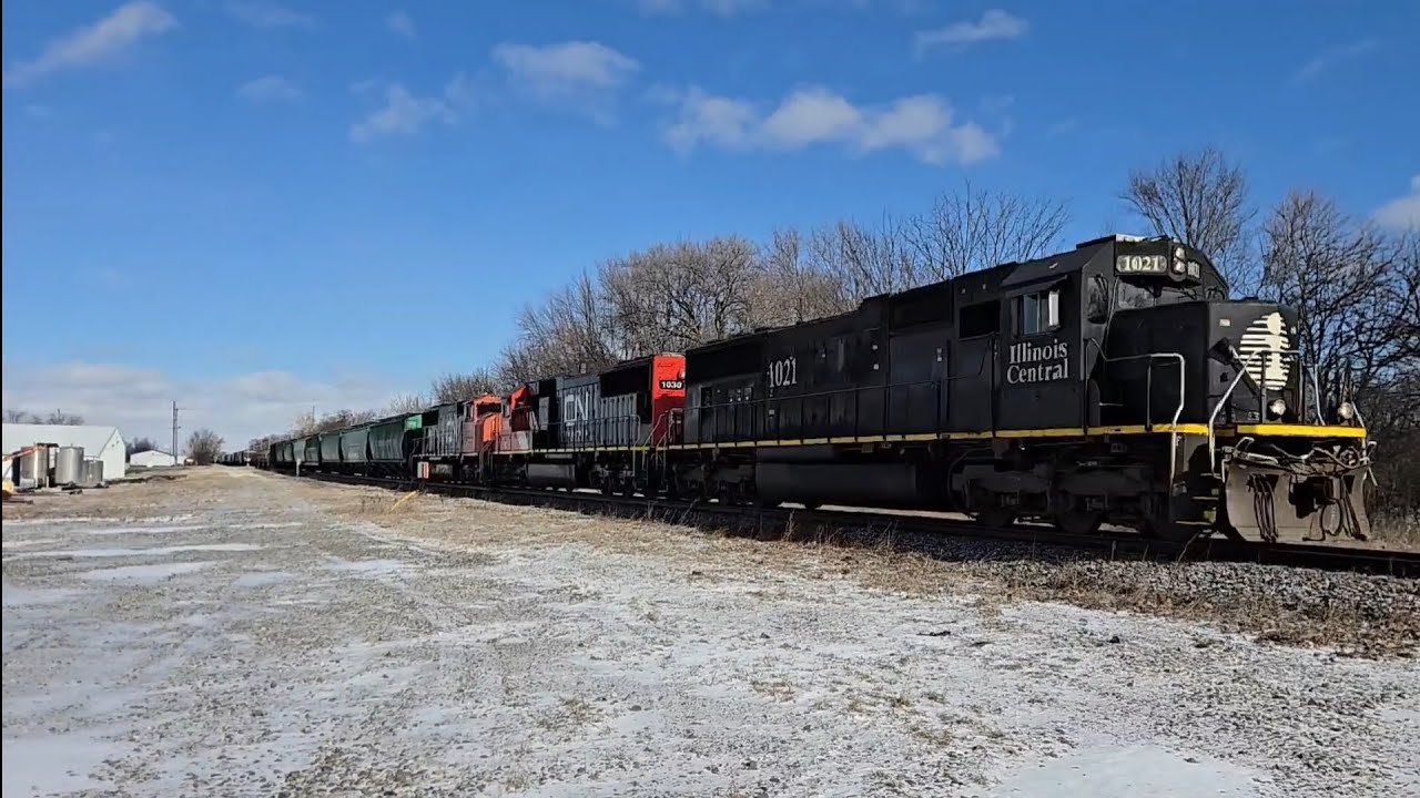 Railfanning the CN and NS at Tolono, IL w IC SD70s and more 01/17/26