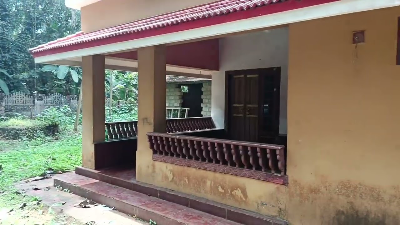 PALAKKAD Dt PATTAMBI  ROAD KULLAPULLI  1.KM. HOUSE FOR LAND  SALE CALL 9074434350.