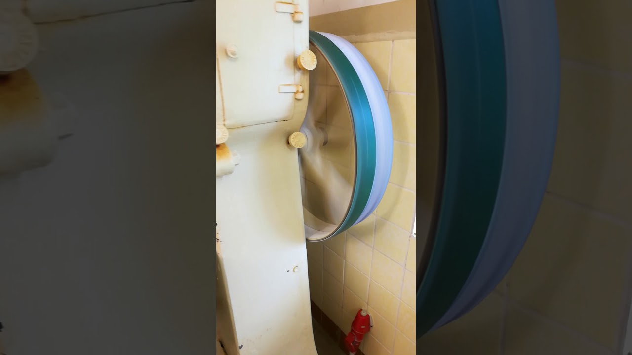 Historische Eberhardt Germania Teigmaschine, B&auml;ckereimaschine