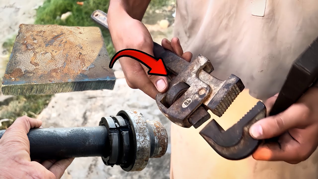 fixed a broken pipe wrench that had broken while unscrewing a nut / The Tractor Axle Fixing method 