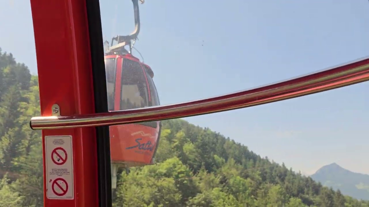 Seilbahn/Drehgondelbahn Sattel Hochstuckli SZ/Impressionen von der Bergfahrt/Bergstation Mostelberg