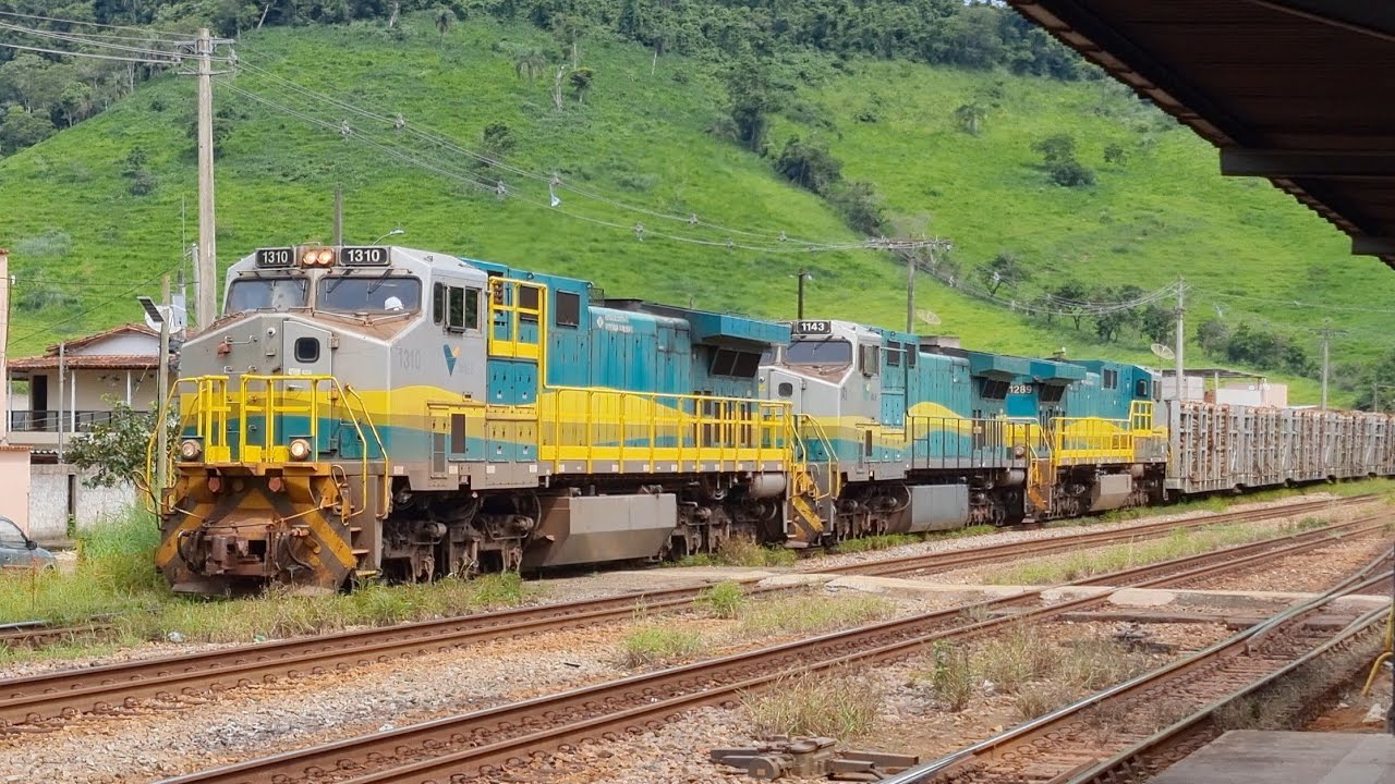 EFVM - Cruzamento trens de toretes e carvão