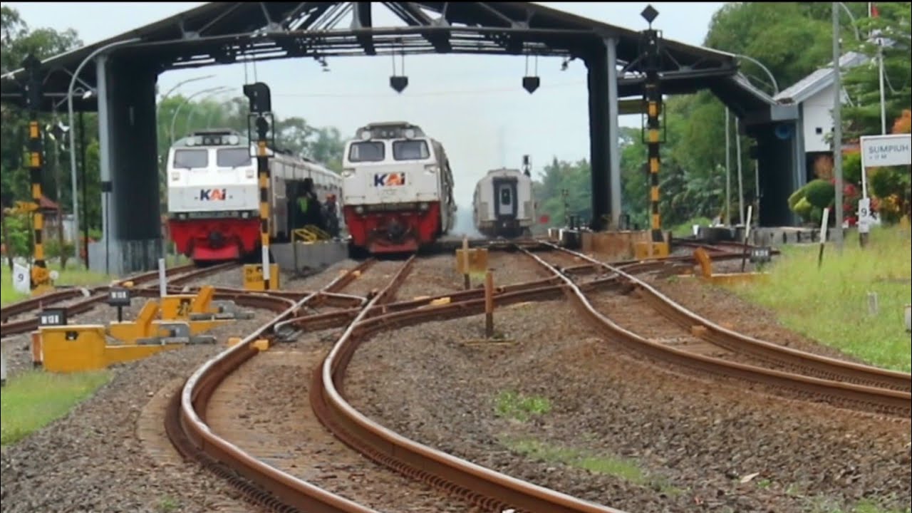 Kereta Api Sumpiuh‼️ Momen kereta api papasan dan berhenti di stasiun Sumpiuh