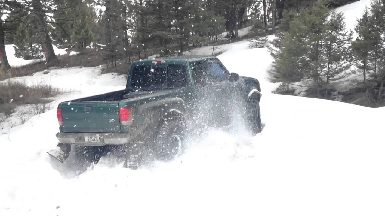 2000 lifted ford ranger with 35's in snow