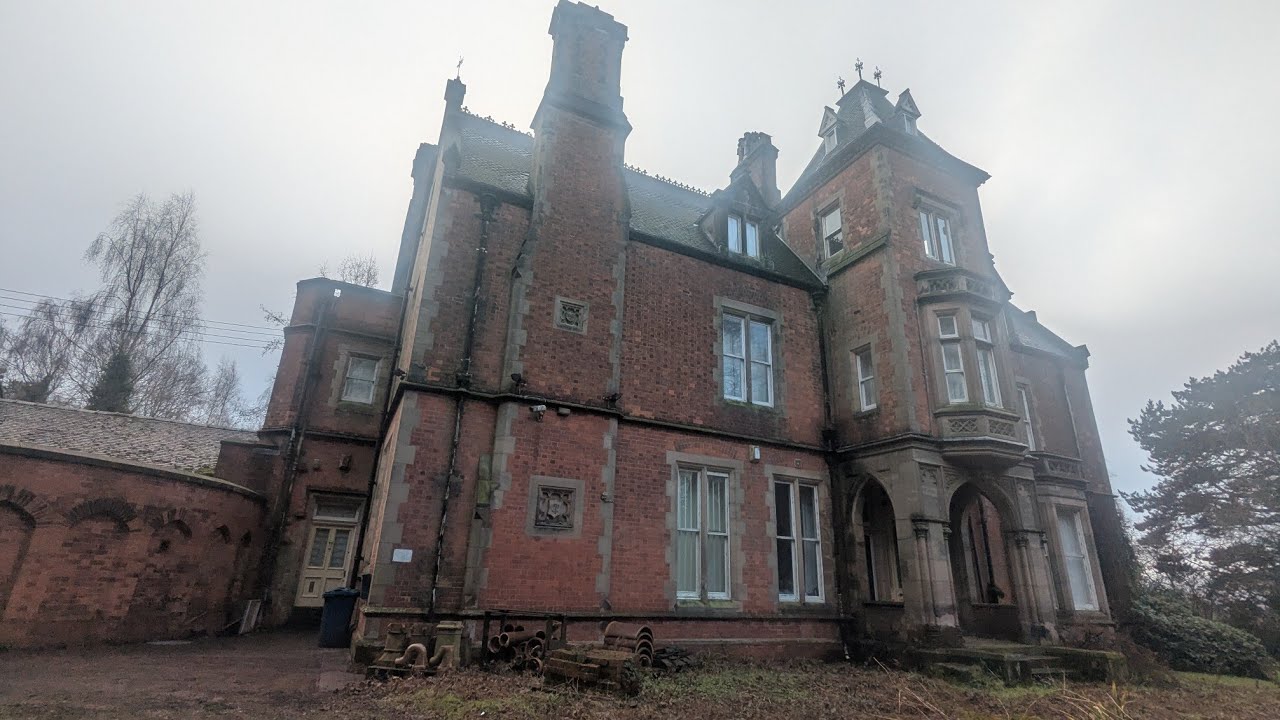 We Found This Stunning Old Mystery Mansion In The Middle Of Nowhere - ABANDONED OR IS IT NOT ? 
