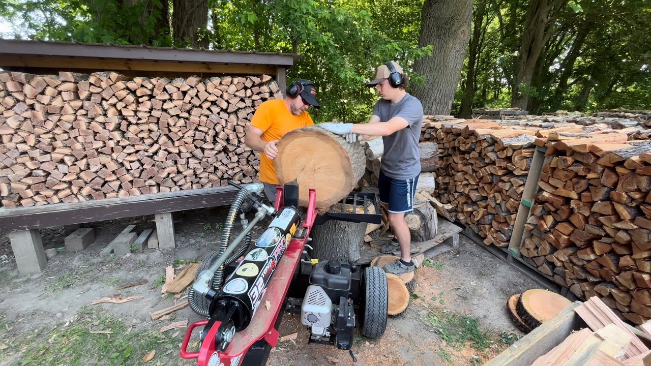 Splitting Huge Red Oak For BBQ Customer #firewood
