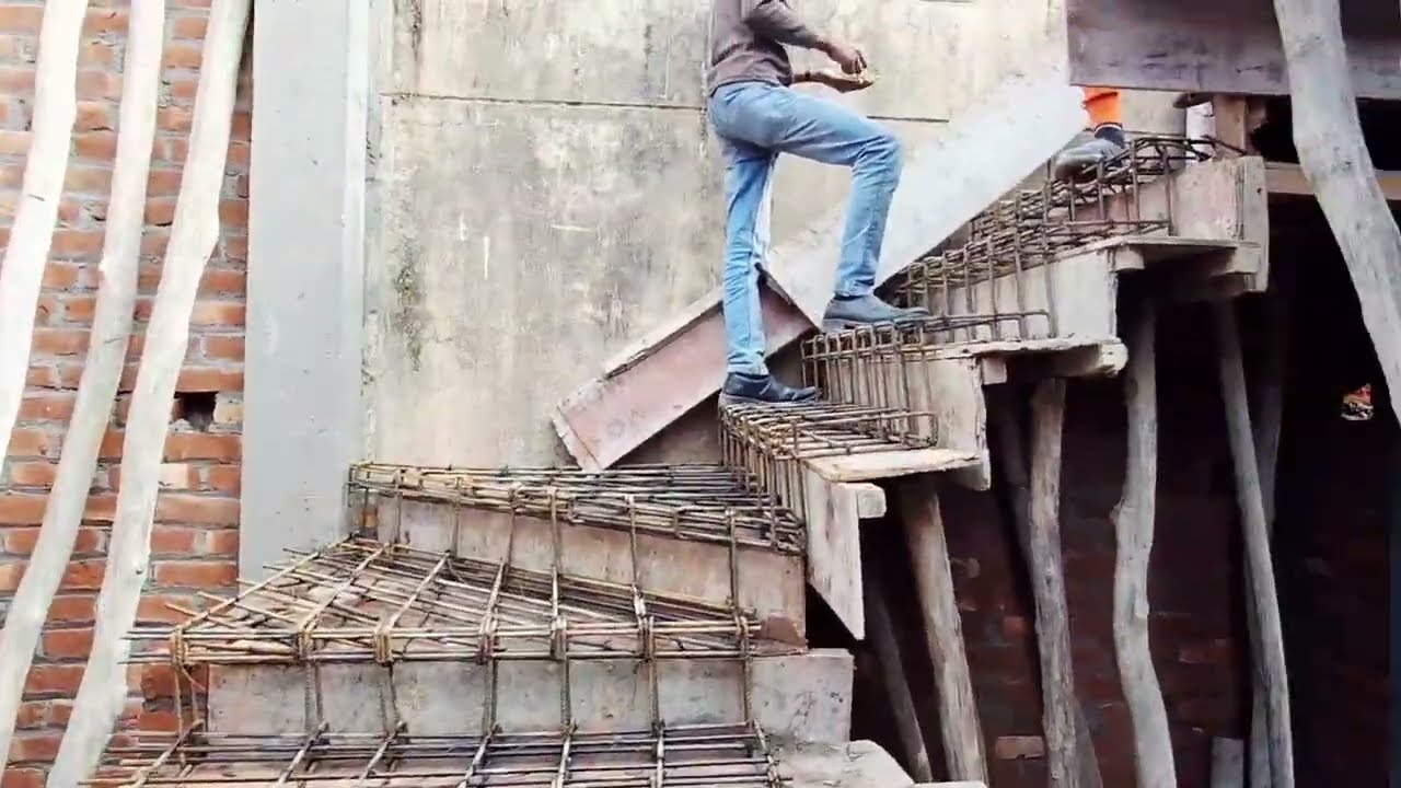 सीढ़ी में कितने mm का सरिया लगेगा और कितना लगेगा ??#construction #homedesign #housedesign 