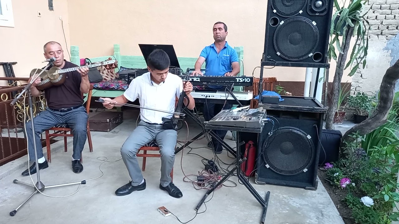 Poyinga Arzimaydi Abdunabi Muminov (Qodirjon Mirashurov) musiqalaridan jonli ijro
