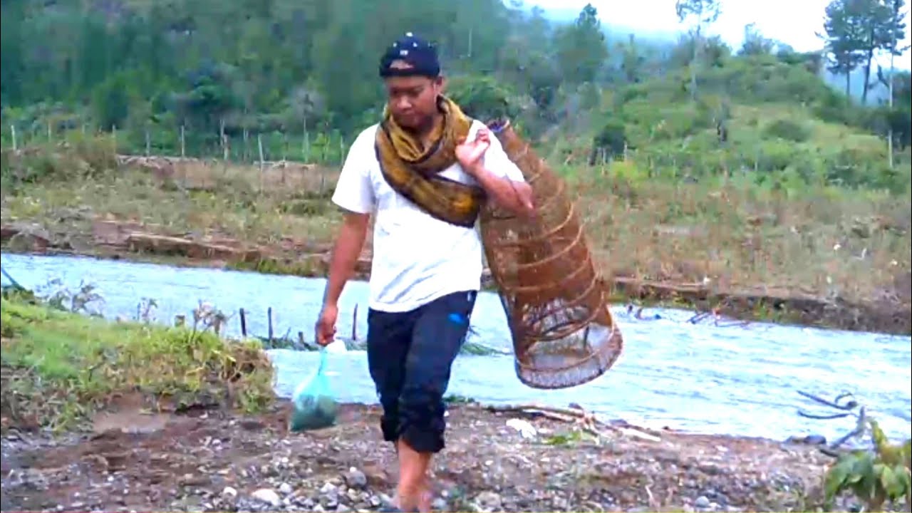 Lihat Cara Pemasangan Bubu Ikan di Sungai