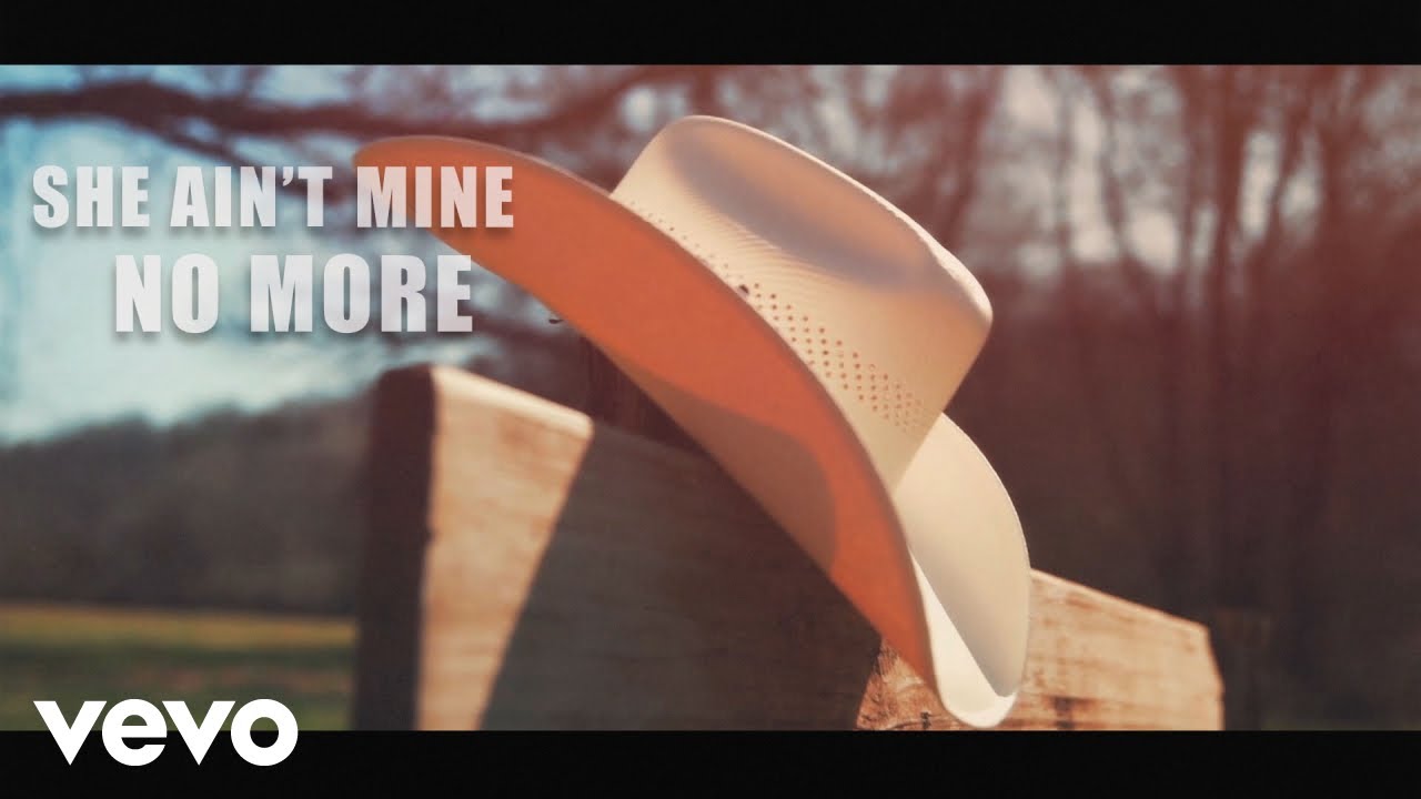 Justin Moore - She Ain't Mine No More (Lyric Video)